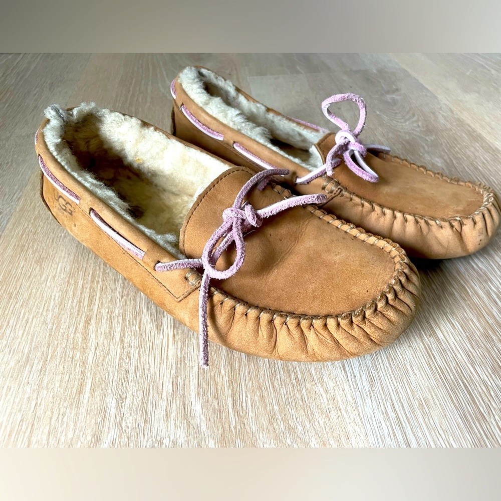 UGG‎ Womens Dakota Suede Leather Slip On Comfort Slipper Moccasin Shoes Size 9
